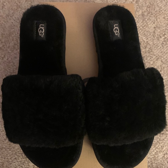 Ugg slides - Picture 1 of 4